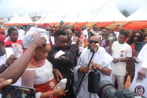 Finally! Okey Jazzy holds a colourful traditional wedding with lover (Photos)