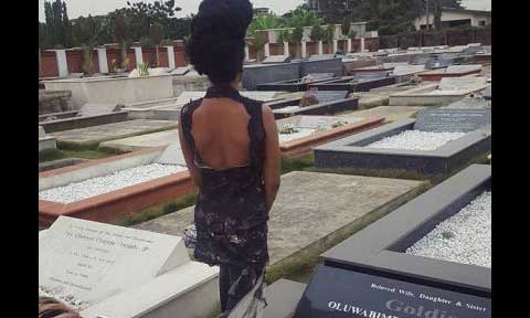 Denrele Celebrate Valentine With Late Goldie On Her Graveside